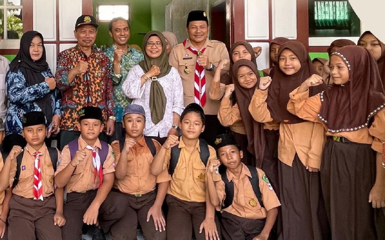 Bupati Sidoarjo Subandi resmi memperbolehkan lagi Pelaksanaan Pembelajaran di Luar Kelas (Outdoor Learning). SP/ HIKMAH
