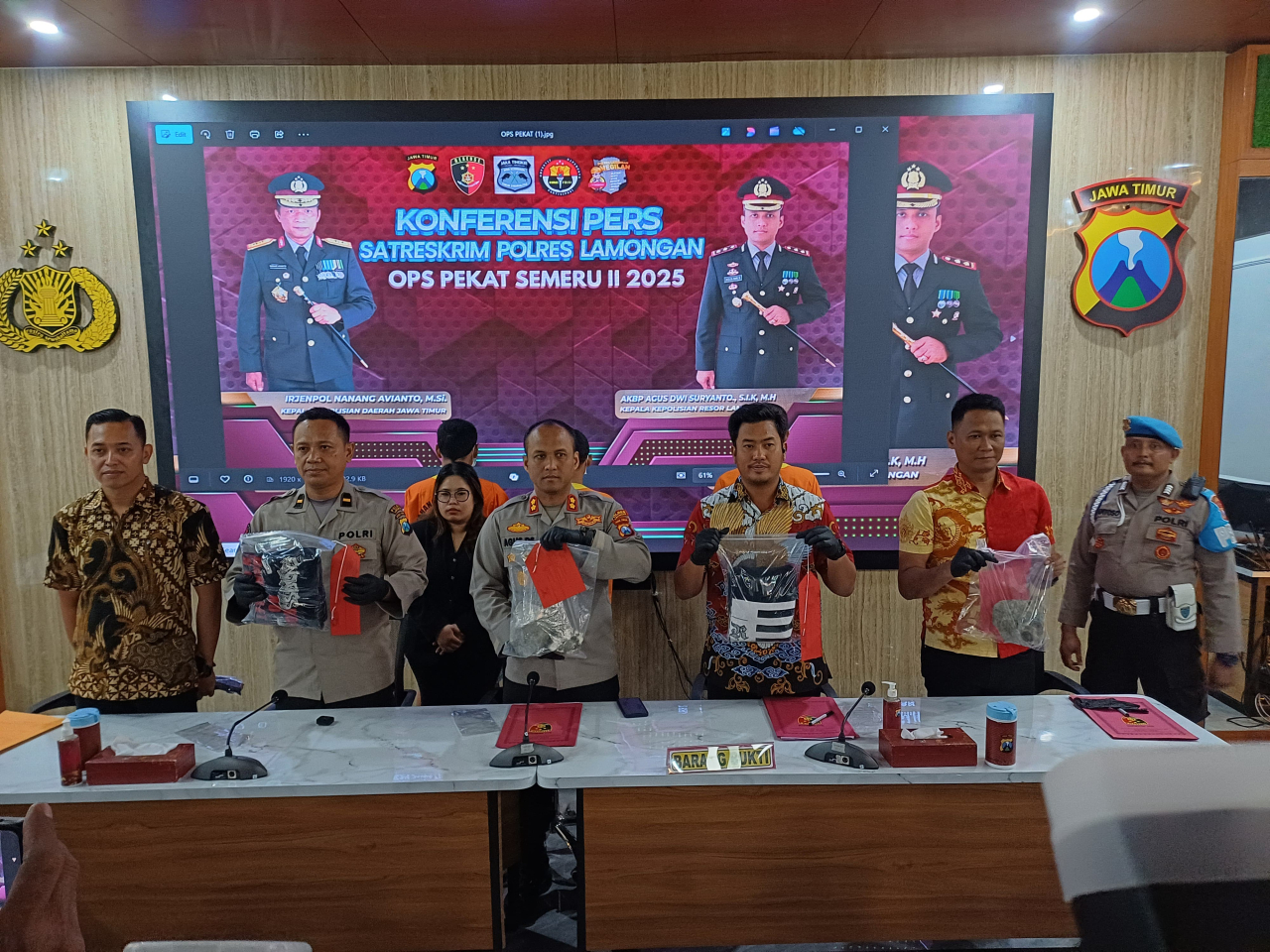 Kapolres beserta jajarannya saat menunjukan barang bukti yang berhasil di amankan.  FOTO:SP/MUHAJIRIN