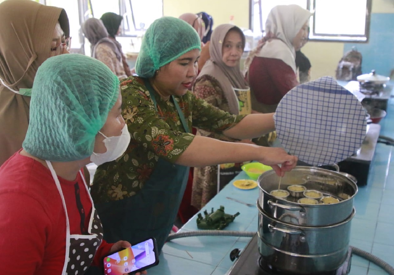 Para kader posyandu dan pelaku UMKM mengikuti pelatihan kreasi Pangan Beragam, Bergizi, Seimbang, dan Aman (B2SA) Non-Beras. SP/ MDN