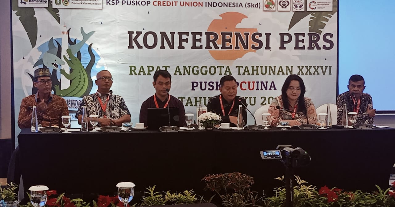 Para pengurus KSP puskop Cuina saat konferensi pers di Grand Swiss Belhotel Darmo Surabaya. SP/ Achmad Adi 