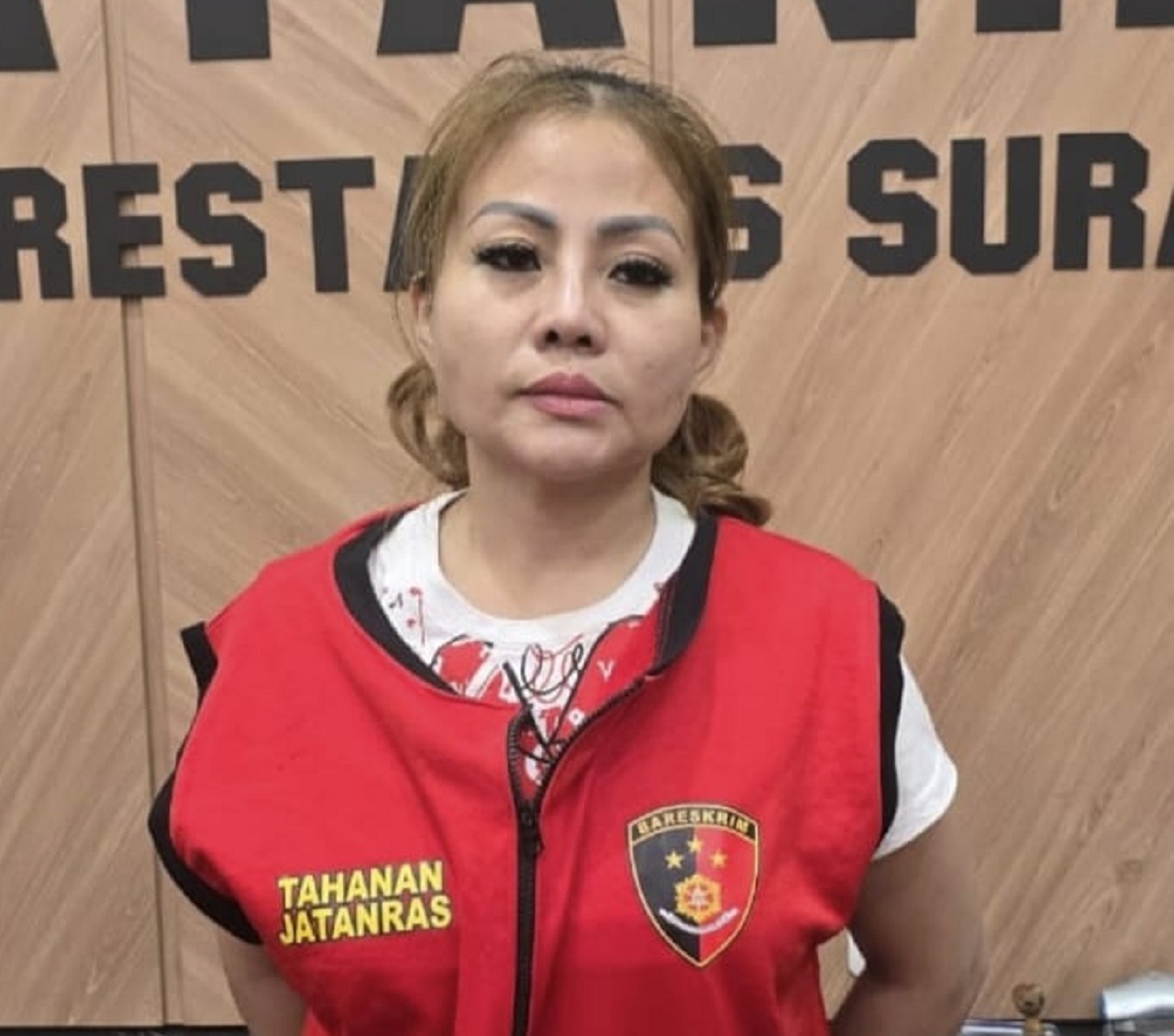 Pemilik CV Sentoso Seal Jan Hwa Diana  memakai baju tahanan. SP/ Achmad Adi 