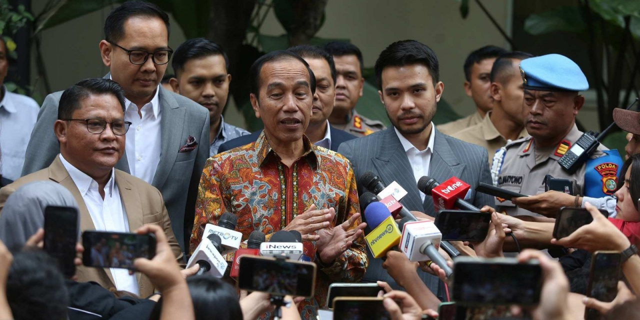 Joko Widodo, Presiden RI ke-7, usai melaporkan sejumlah pihak yang mempermasalahkan ijazahnya, di Polda Metro Jaya, Rabu (30/4/2025).