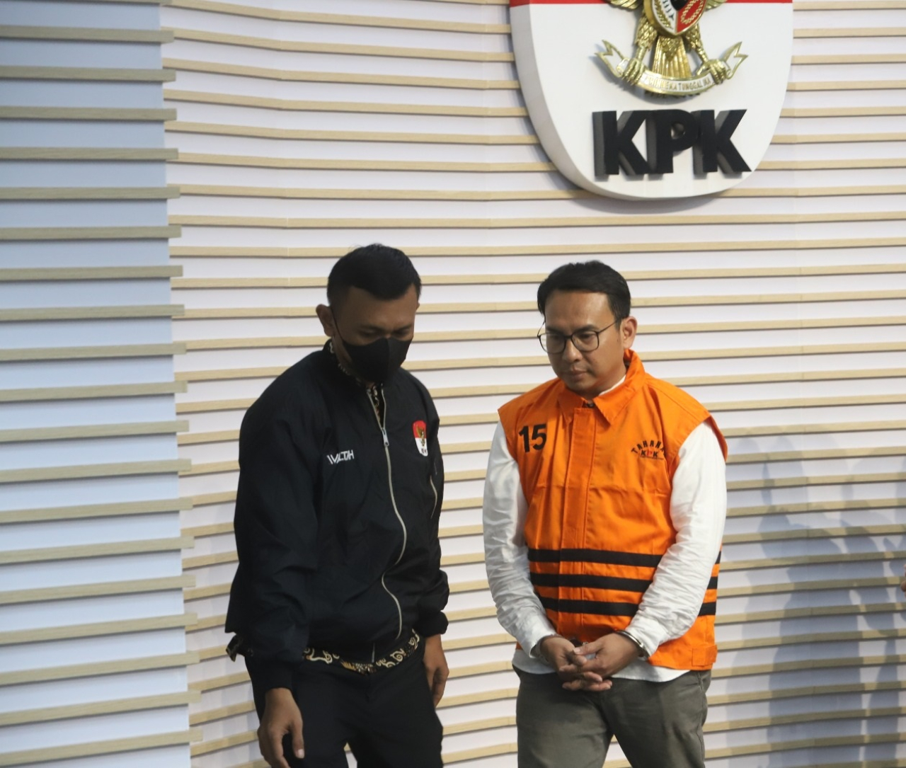 Danny Praditya, Direktur Komersial PT Perusahaan Gas Negara, saat ditahan oleh KPK.