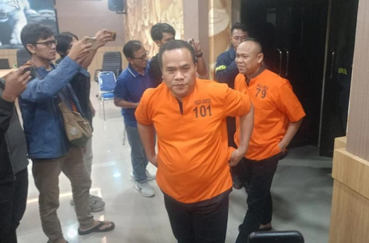Ketua Kadin Kota Cilegon, Muhammad Salim , jadi tersangka kasus pemerasan  imbas video viral meminta jatah proyek Rp 5 triliun ke PT Chengda.