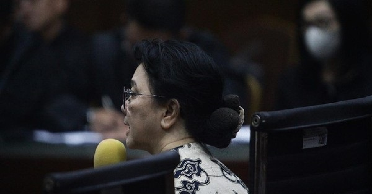 Pengacara Ronald Tannur, Lisa Rachmat, yang duduk sebagai terdakwa saat pemeriksaan terdakwa dalam perkara kasus suap vonis bebas Ronald Tannur, Rabu (14/5/2025).