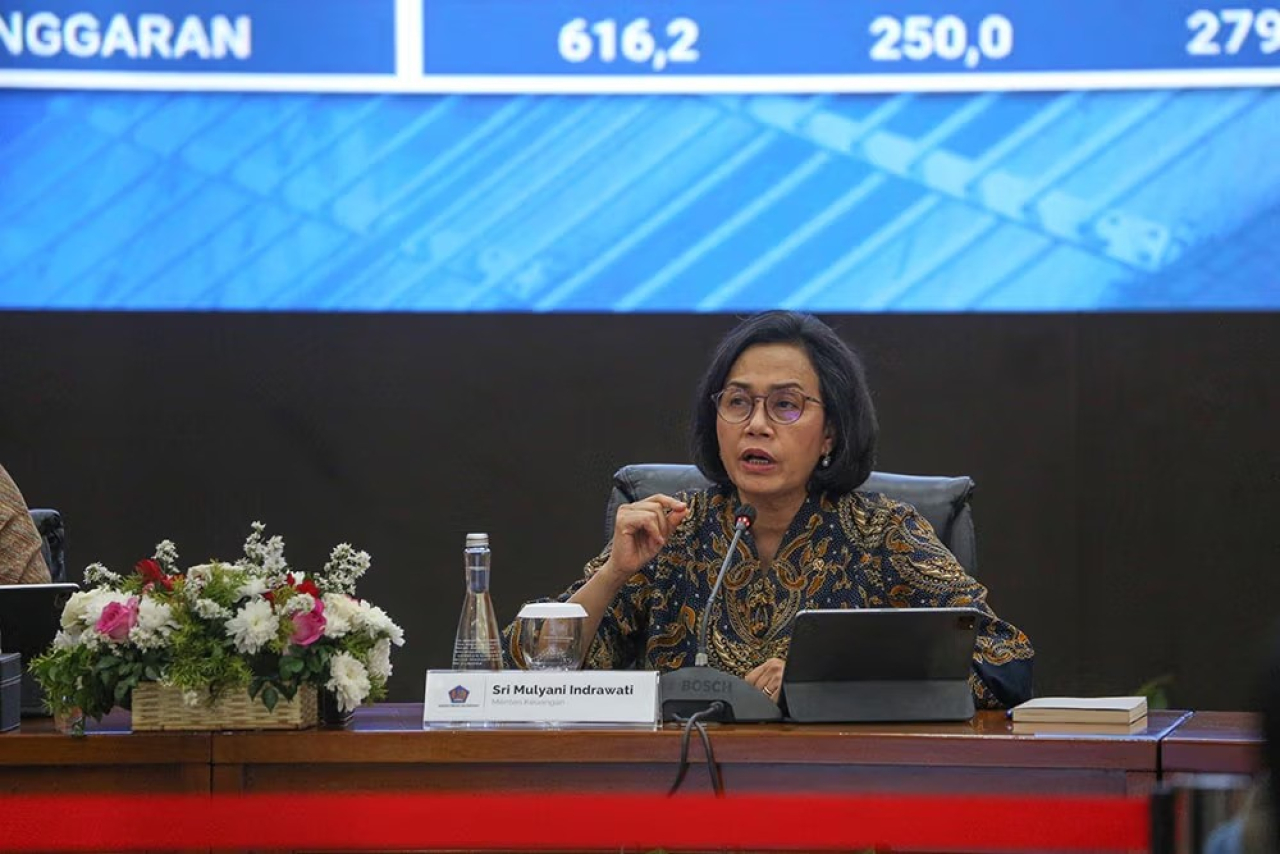 Menkeu Sri Mulyani melantik dua pejabat di Kemenkeu yakni Ditjen Pajak dan Ditjen Bea dan Cukai, di Gedung Kementerian Keuangan, Jumat (23/5/2025).