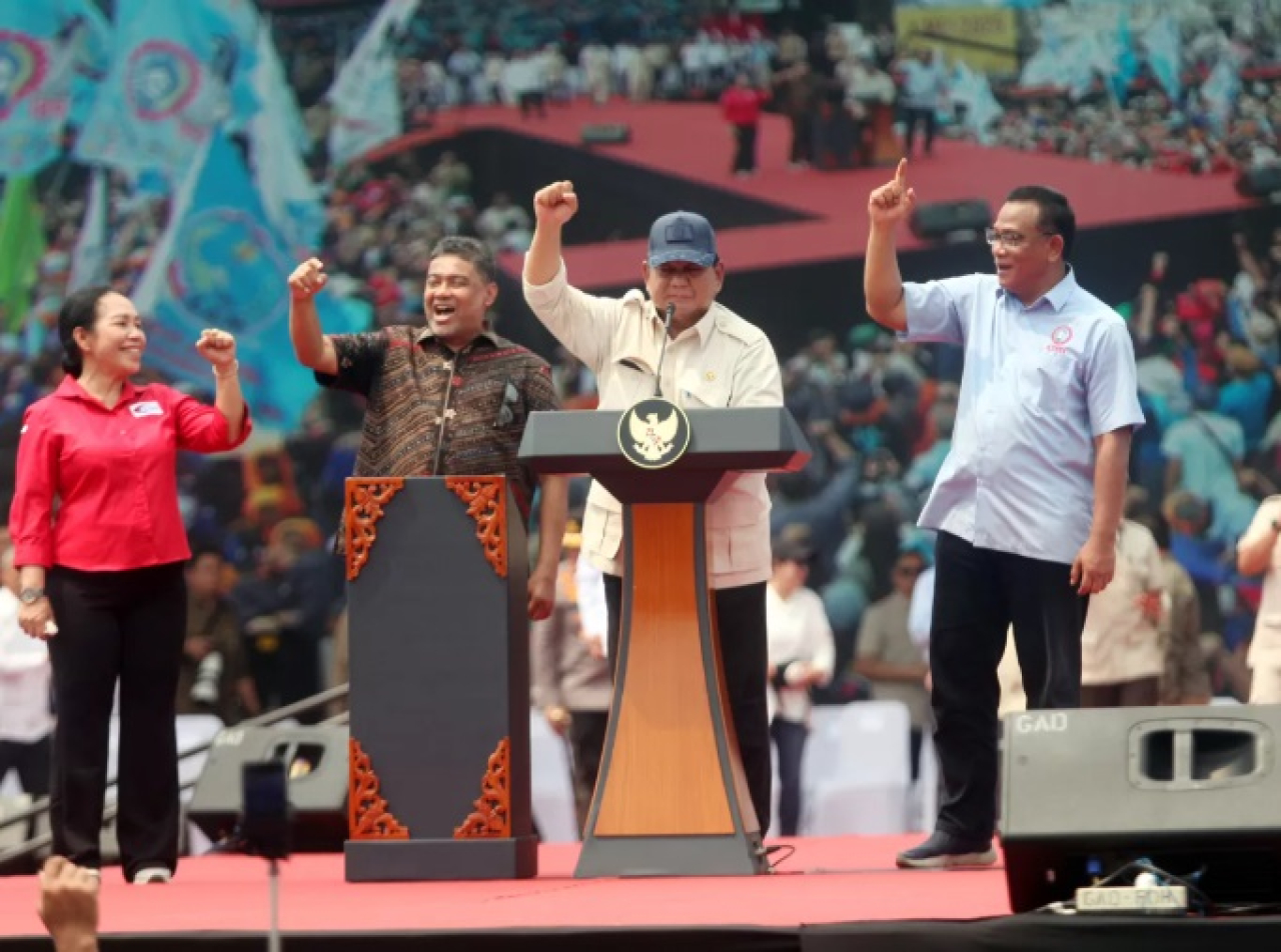 Presiden Prabowo menghadiri acara May Day 2025 di Lapangan Monas, Jakarta Pusat dan memberikan pidato selama kurang lebih 30 menit di hadapan massa buruh.