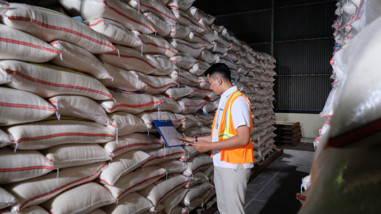 Kementerian Pertanian Catat Stok Beras Sudah Sentuh 3,7 Juta Ton. Padahal Tahun 2024, Jokowi Masih Impor 4,52 Juta Ton.