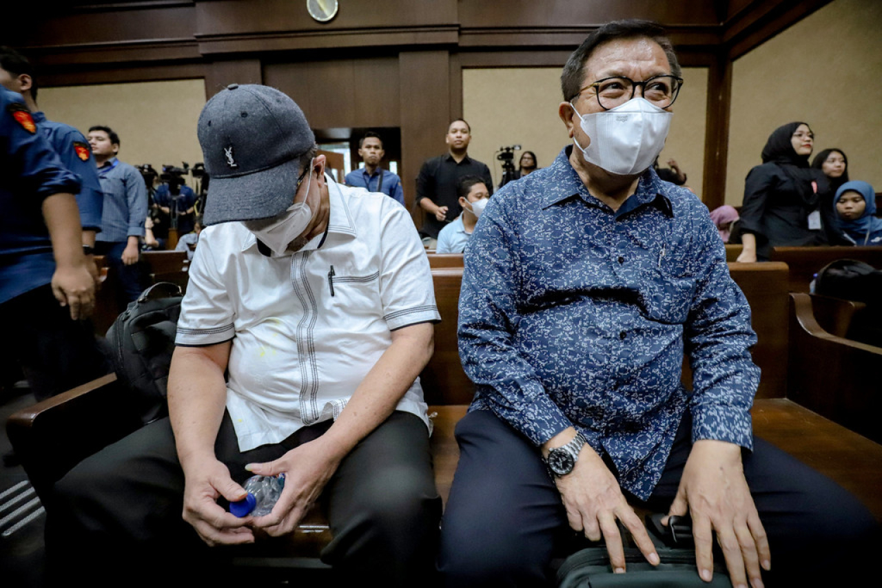 Terdakwa kasus suap vonis bebas Gregorius Ronald Tannur, Erintuah Damanik dan Mangapul, menjalani sidang dengan agenda pembacaan vonis di Pengadilan Tipikor Jakarta, Kamis (7/5).