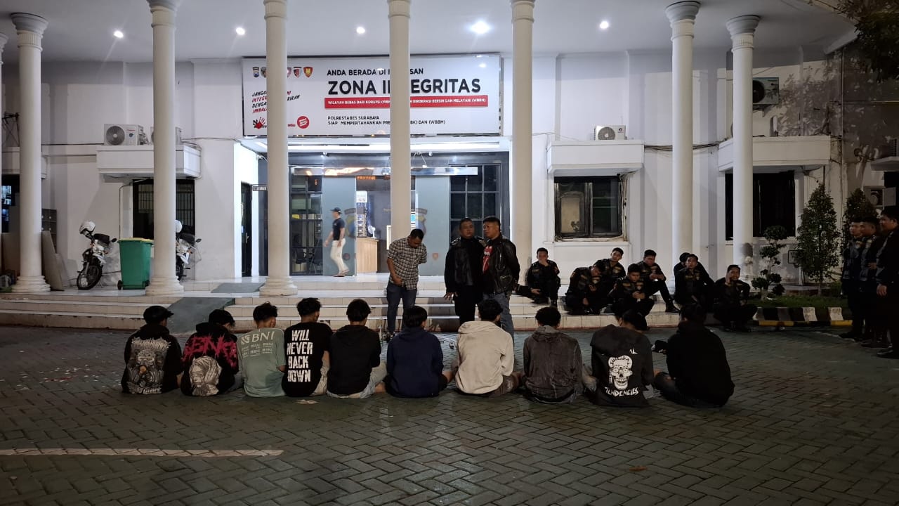 Sekelompok pemuda hendak tawuran berhasil di amankan oleh Polrestabes Surabaya. SP/Achmad Adi
