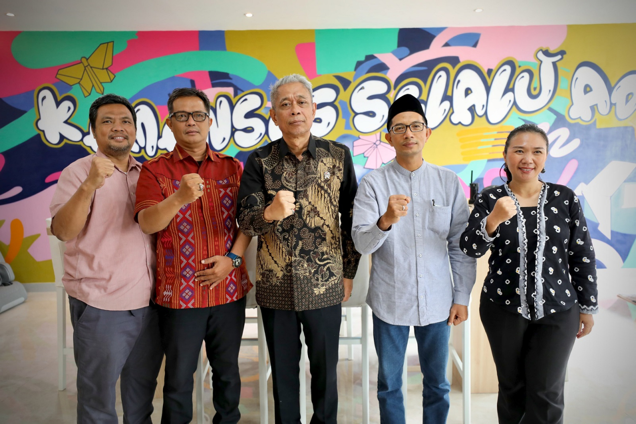 Para Tokoh Muda saat berpose bersama Wamensos usai berdiskusi terkait usulan Sri Sultan Hamengku Buwono II (HB II) menjadi Pahlawan Nasional. SP/IST