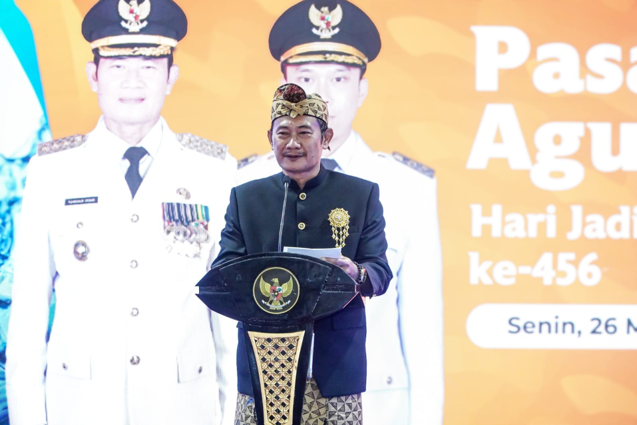 Bupati Yuhronur Efendi saat menyampaikan sambutanya dalam pasamuan agung HJL. SP/IST