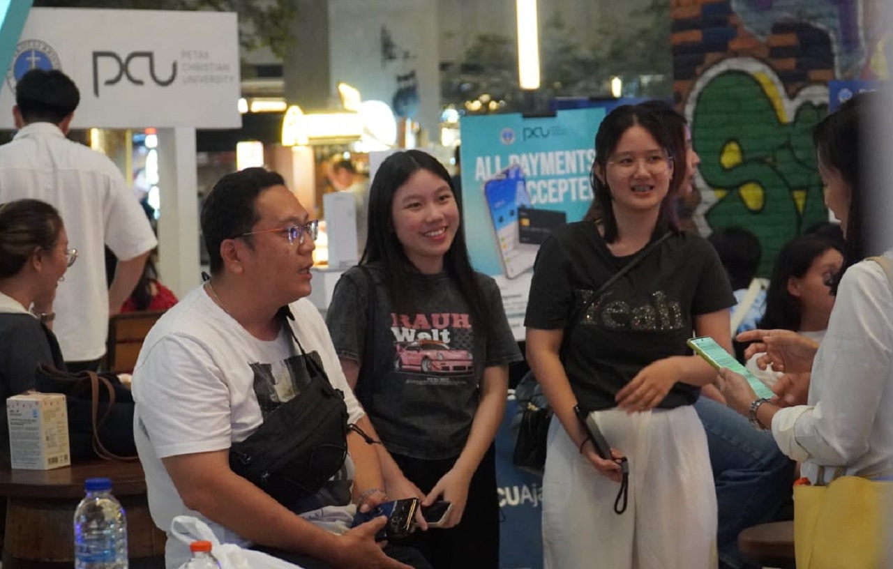 Antusiasme beberapa pengunjung saat berada di PCUnity Fest 2025. SP/ Achmad Adi 