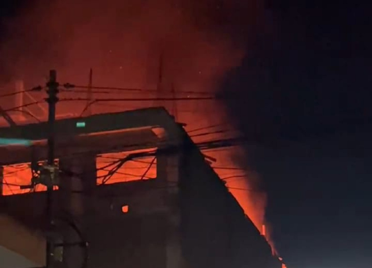 Mess karyawan pabrik kecap kenarie Donokerto dilahap jago merah foto dokumen DKPP. SP/ Achmad Adi 