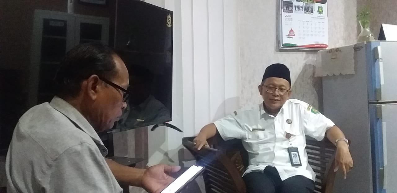 Plt.Kepala Badan Inspektorat Kab. Sumenep, Nurul Jamil saat diwawancarai awak media.