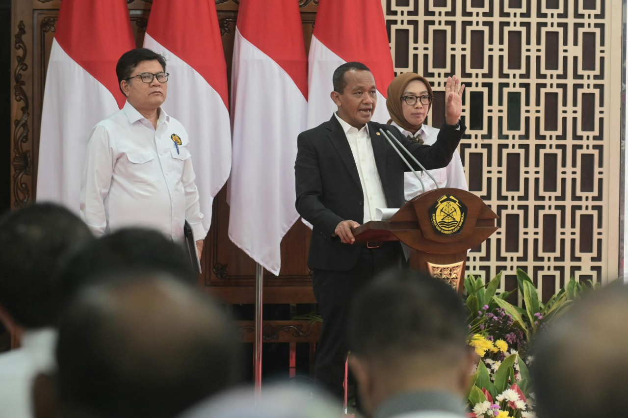 Menteri ESDM, Bahlil Lahadalia (tengah) memaparkan RUPTL PLN 2025-2034 di Jakarta pada Senin (26/5/2025). Foto/Humas PLN