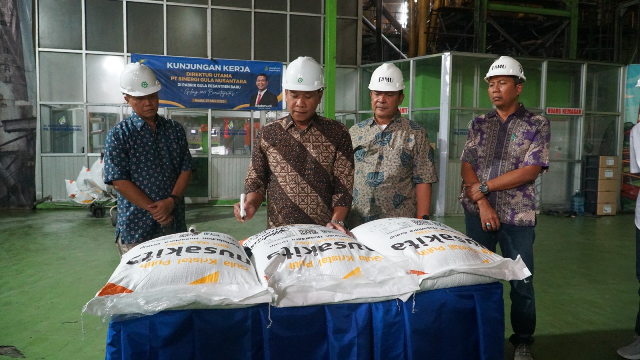 Direktur Utama PT SGN Monitoring PG Pesantren Baru