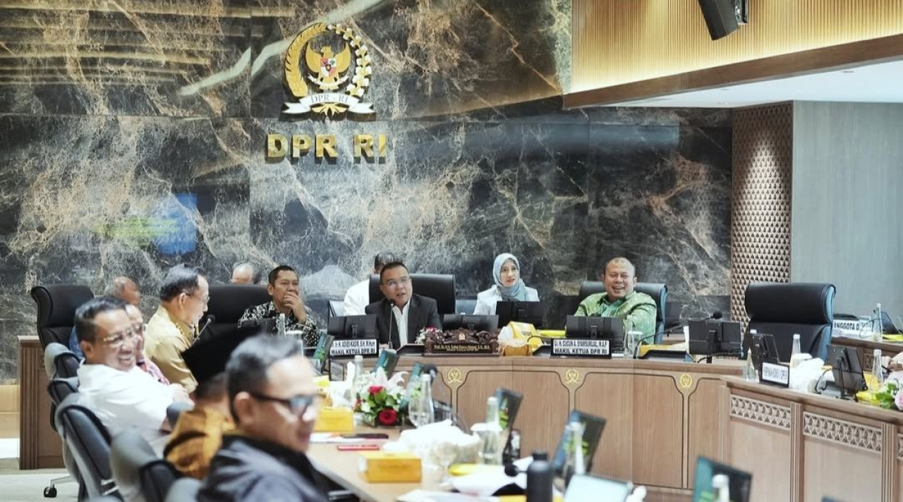 DPR dan Pemerintah melakukan rapat terkait membahas putusan Mahkamah Konstitusi soal Pemilu Nasional dan Pemilu Daerah dipisah.