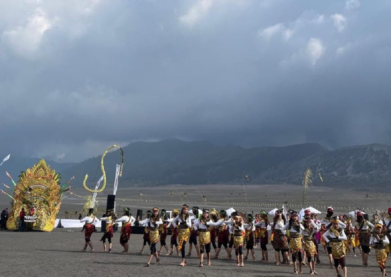 Eksotika Gunung Bromo 2025 yang digelar di lautan pasir Gunung Bromo, Jawa Timur. SP/ PRB