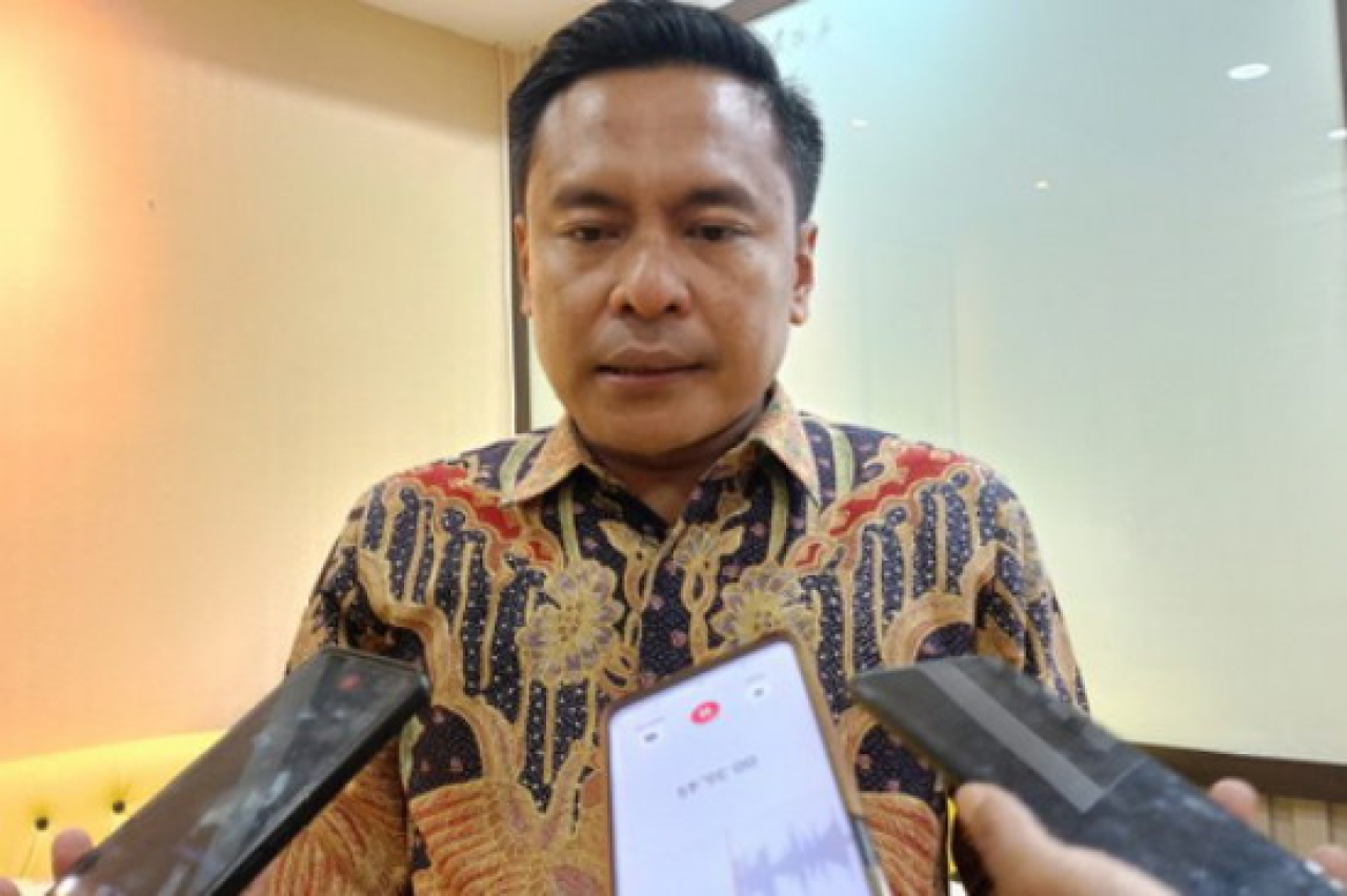 Wakil Ketua DPRD Kota Surabaya Arif Fathoni