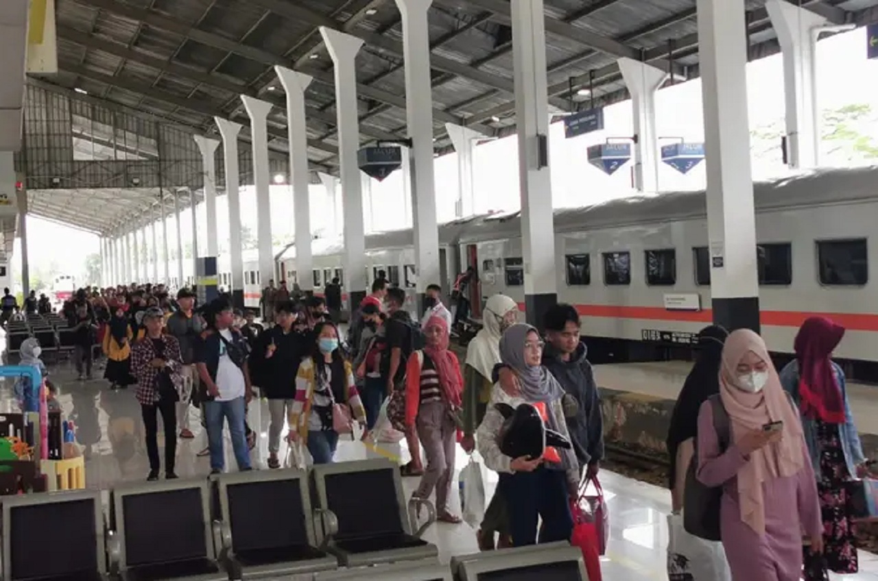 Ilustrasi. Ramainya kunjungan di Stasiun Madiun. SP/ MDN
