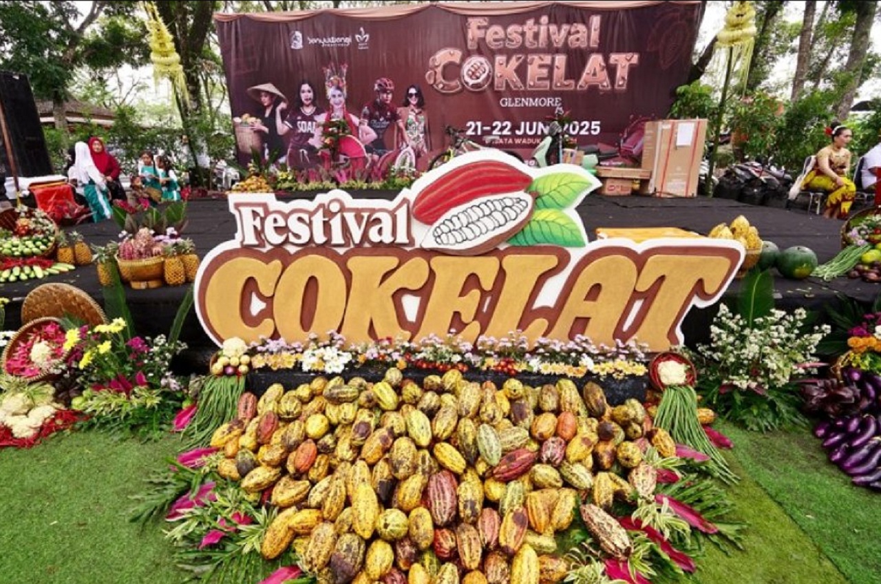 Banyuwangi menggelar Festival Cokelat Banyuwangi, di destinasi wisata Waduk Sidodadi, kawasan perkebunan PT Perkebunan Nusantara (PTPN) I Regional 5 Kalirejo-Kendenglembu. SP/ BYW