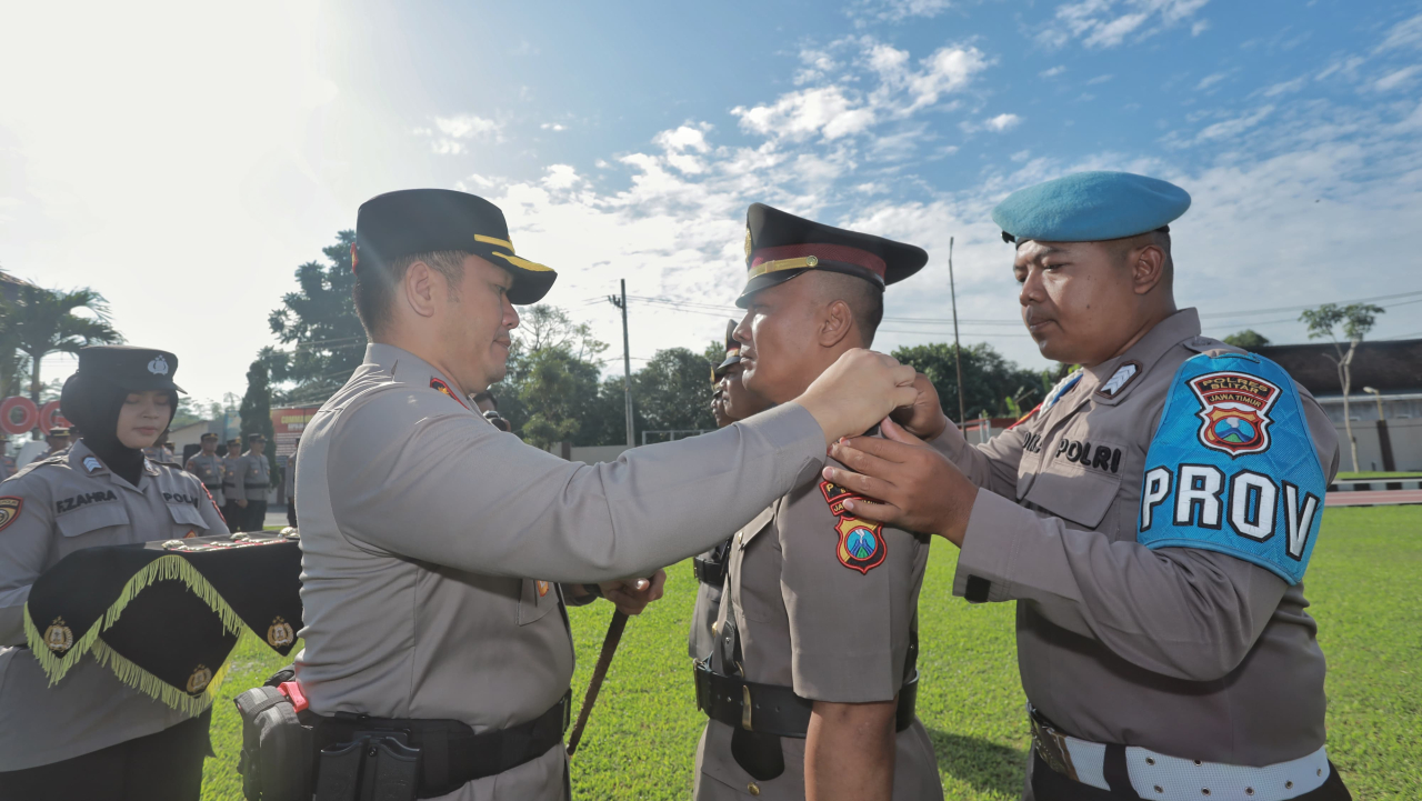 Upacara sertjab di halaman Mapolres Blitar. SP/Lestariono