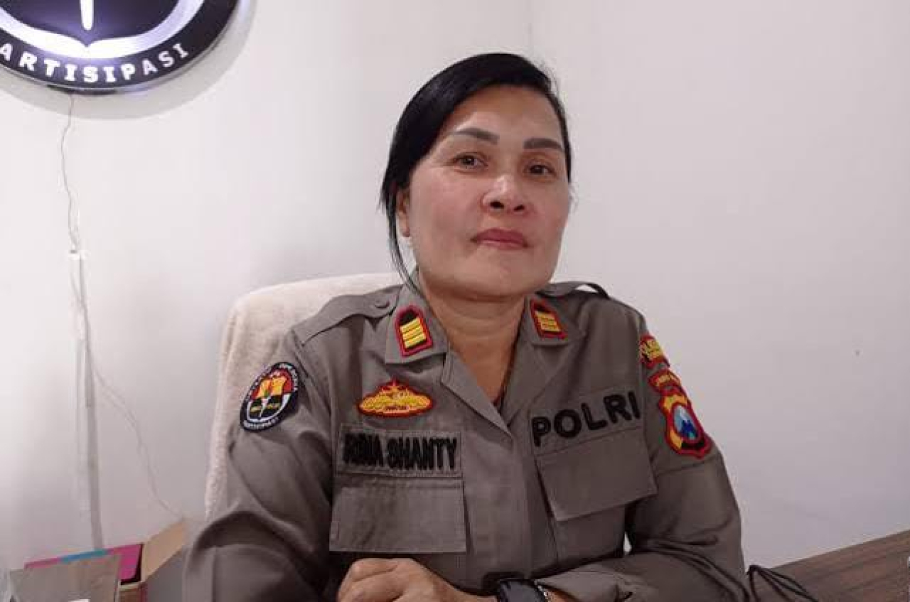 Kasi Humas Polrestabes Surabaya, AKP Rina Shanty Dewi Nainggolan dikantornya. SP/Ist