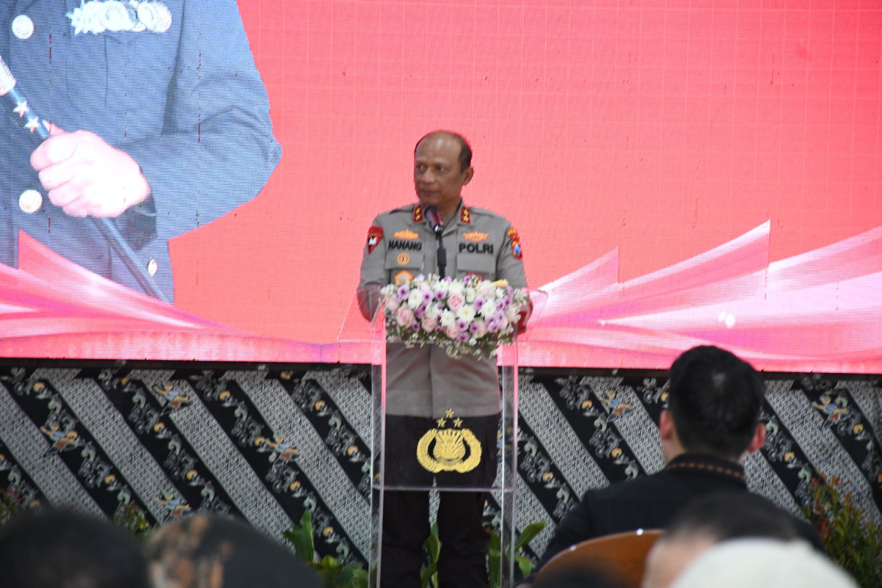 Kapolda Jawa Timur Irjen Pol. Drs. Nanang Avianto, M.Si memberikan sambutan saat pengukuhan Satgas PAM. SP/ Achmad Adi