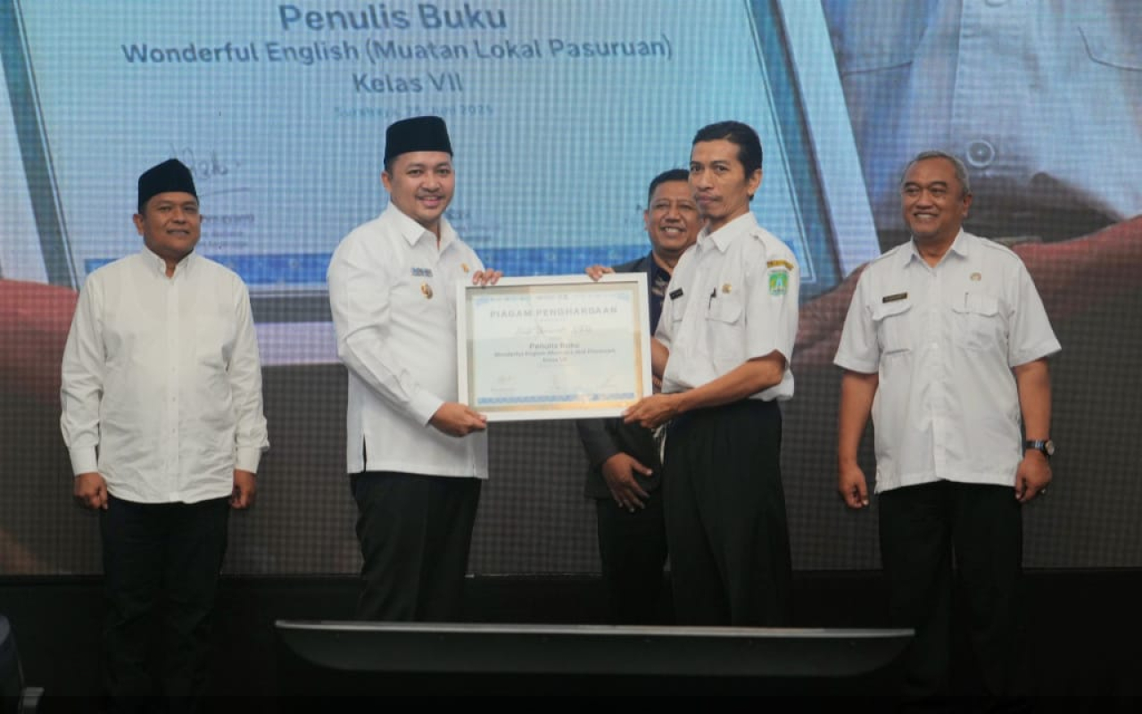 Bupati Pasuruan dalam talk show deep learning yang diadakan dinas pendidikan dan kebudayaan.