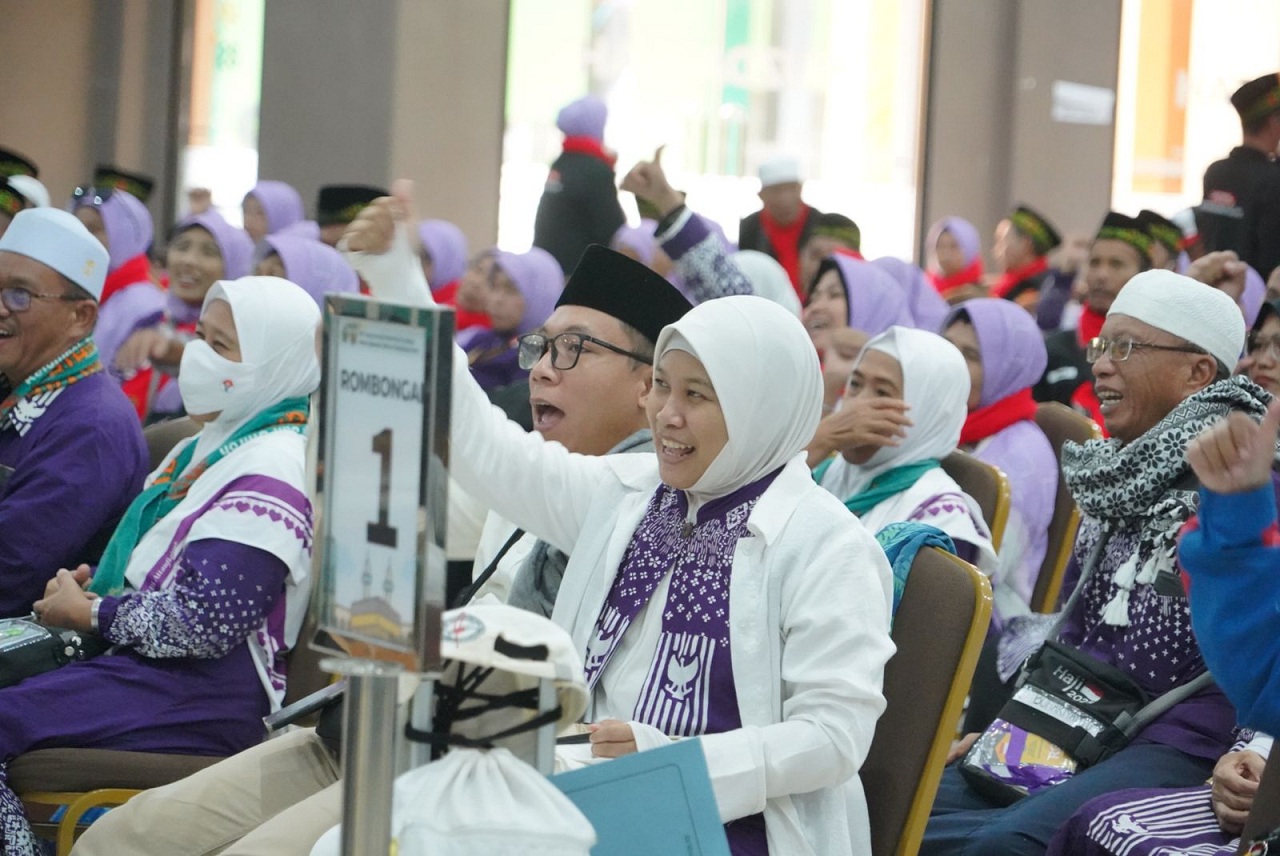 Jamaah haji kloter 83 sampai di Deberkasi Surabaya. SP/ Achmad Adi