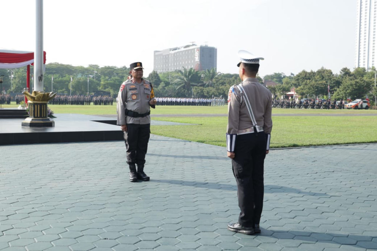 Kapolda Jatim Irjen Pol Drs. Nanang Avianto, M.Si pimpin apel operasi patuh Semeru 2025 di lapangan Polda Jatim. SP/ Achmad Adi