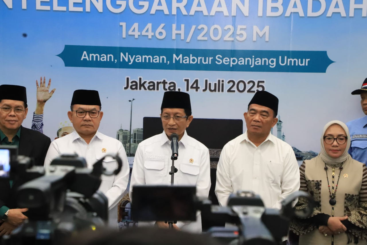 Menteri Agama Nasaruddin Umar memberikan keterangan pers saat menutup secara resmi operasional penyelenggaraan ibadah haji 1446 H/2025 M di Jakarta, Senin (14/7/2025). SP/ ACHMAD ADI
