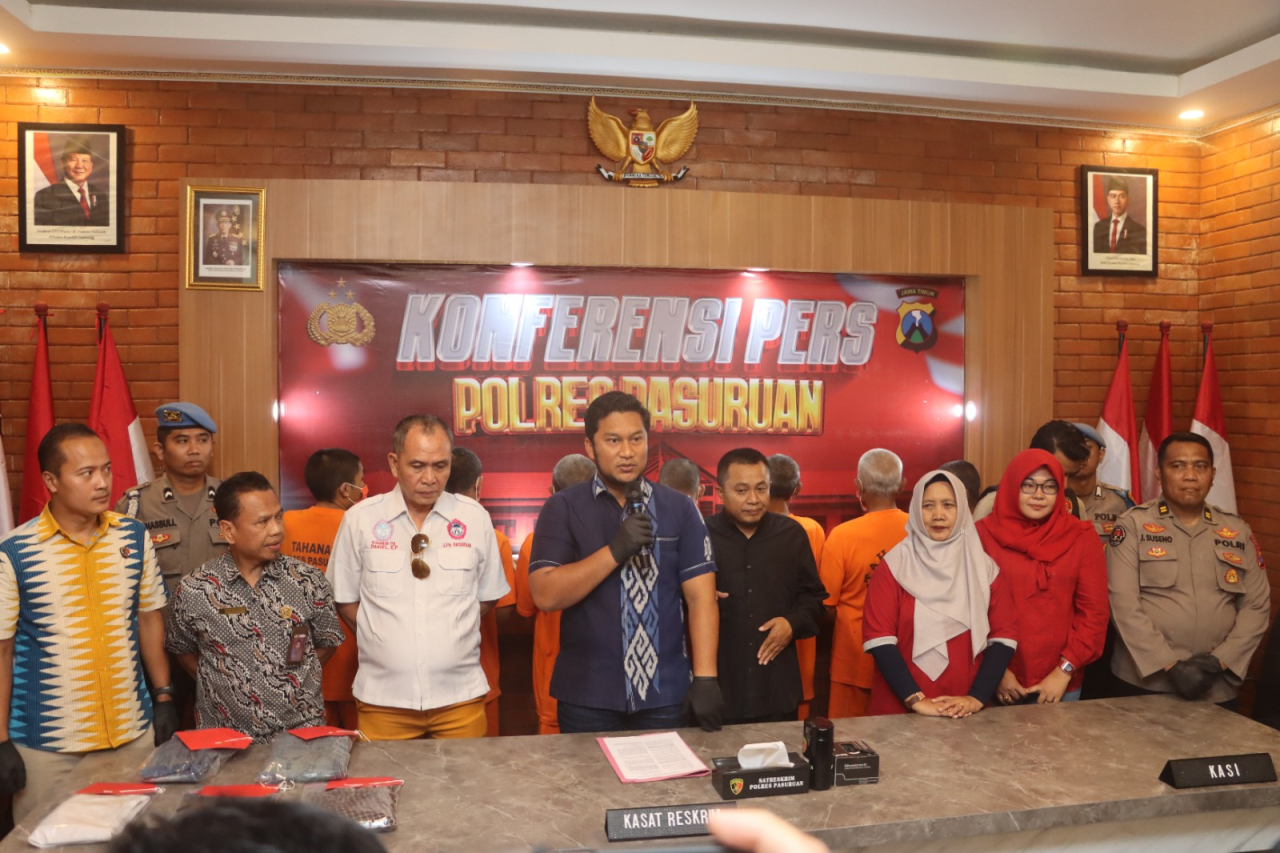 Polres Pasuruan gelar Reales ungkap kasus asusila persetubuhan dan pencabulan terhadap anak di bawah umur. SP/ AZIZ