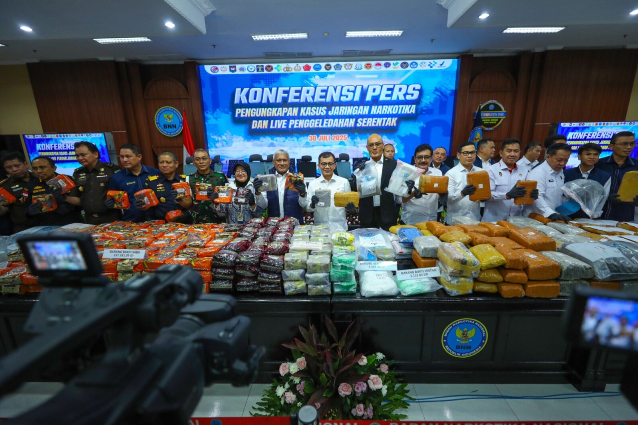 BNN RI dan BNN Provinisi Bali, mengungkap penangkapan penyelundupan narkotika jaringan internasional, seberat 500 kilogram lebih, yang akan disebar ke seluruh pelosok Indonesia. Para pelaku juga berasal dari beberapa WNA.
