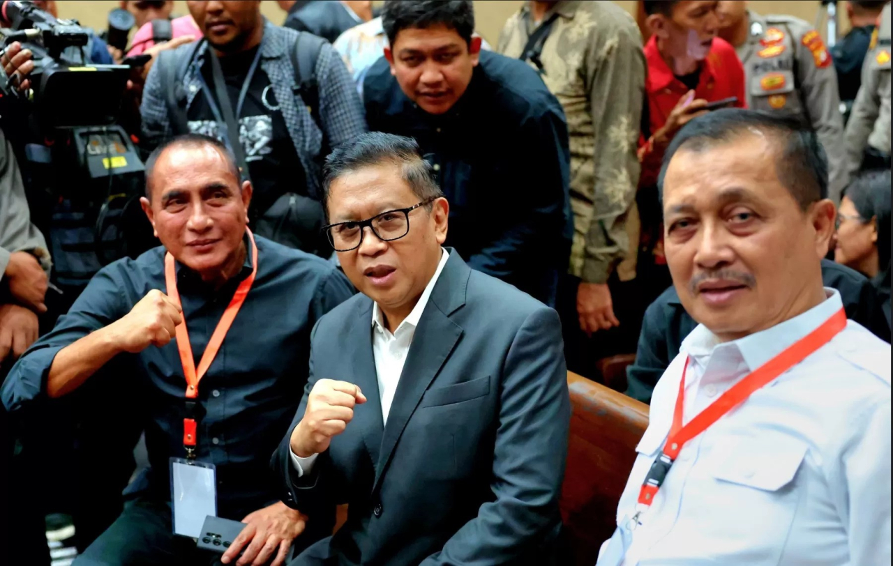 Hasto anggap tuntutan jaksa dianggap sebagai ada order kekuatan di luar proses hukum KPK.