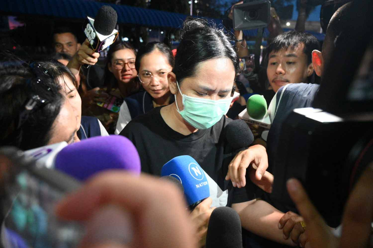 Wanita yang disebut Wilawan Emsawat, membuat geger di Kerajaan Thailand, karena terlibat skandal seks dengan belasan Biksu dan menyimpan puluhan foto dan video seksual.