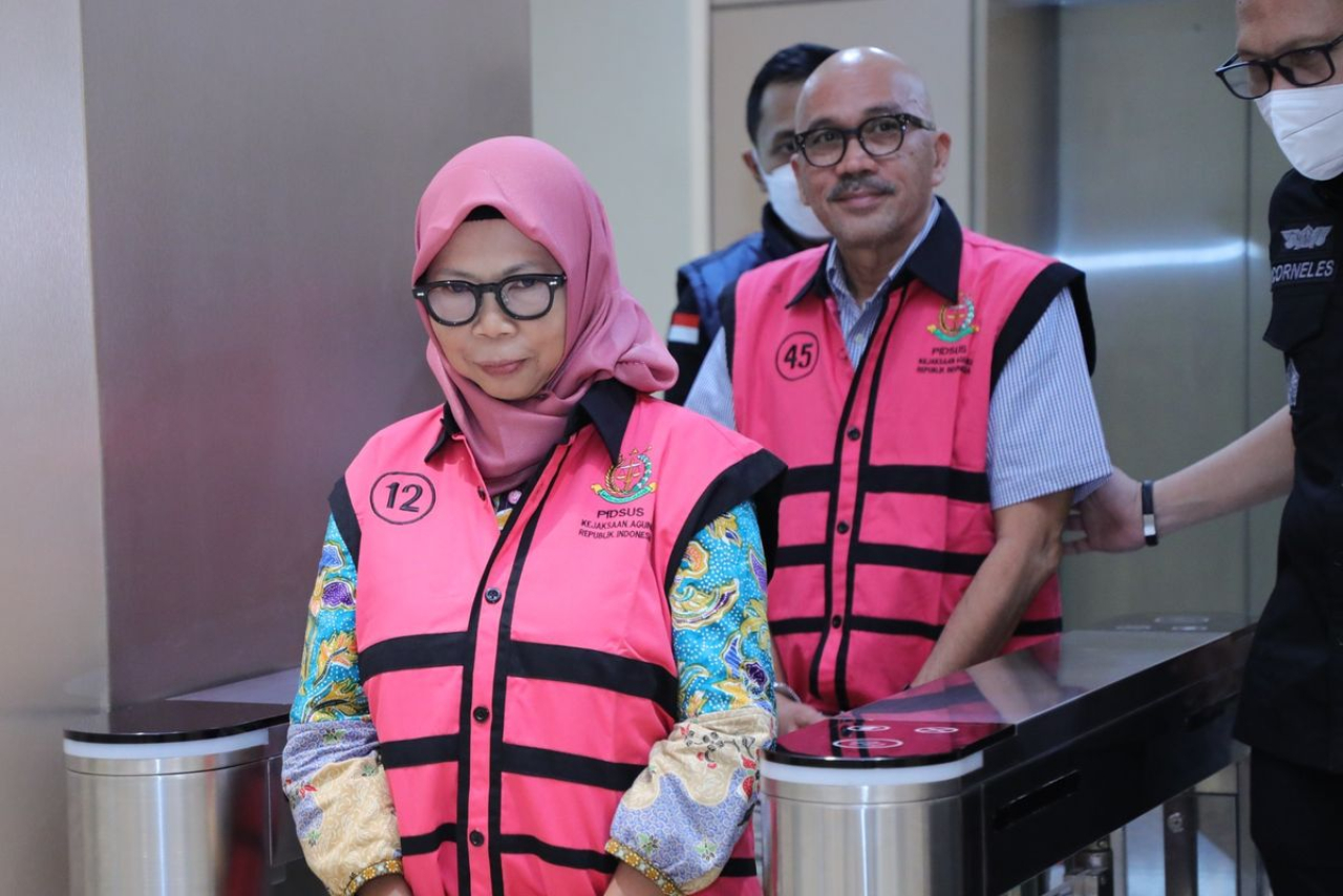 Kejagung menetapkan empat tersangka proyek laptop pendidikan Rp9,3 triliun. Empat anak buah Nadiem itu meliputi dua eks direktur, stafsus, dan konsultan. Namun kejagung hanya menahan 2 dari empar anak buah Nadiem.