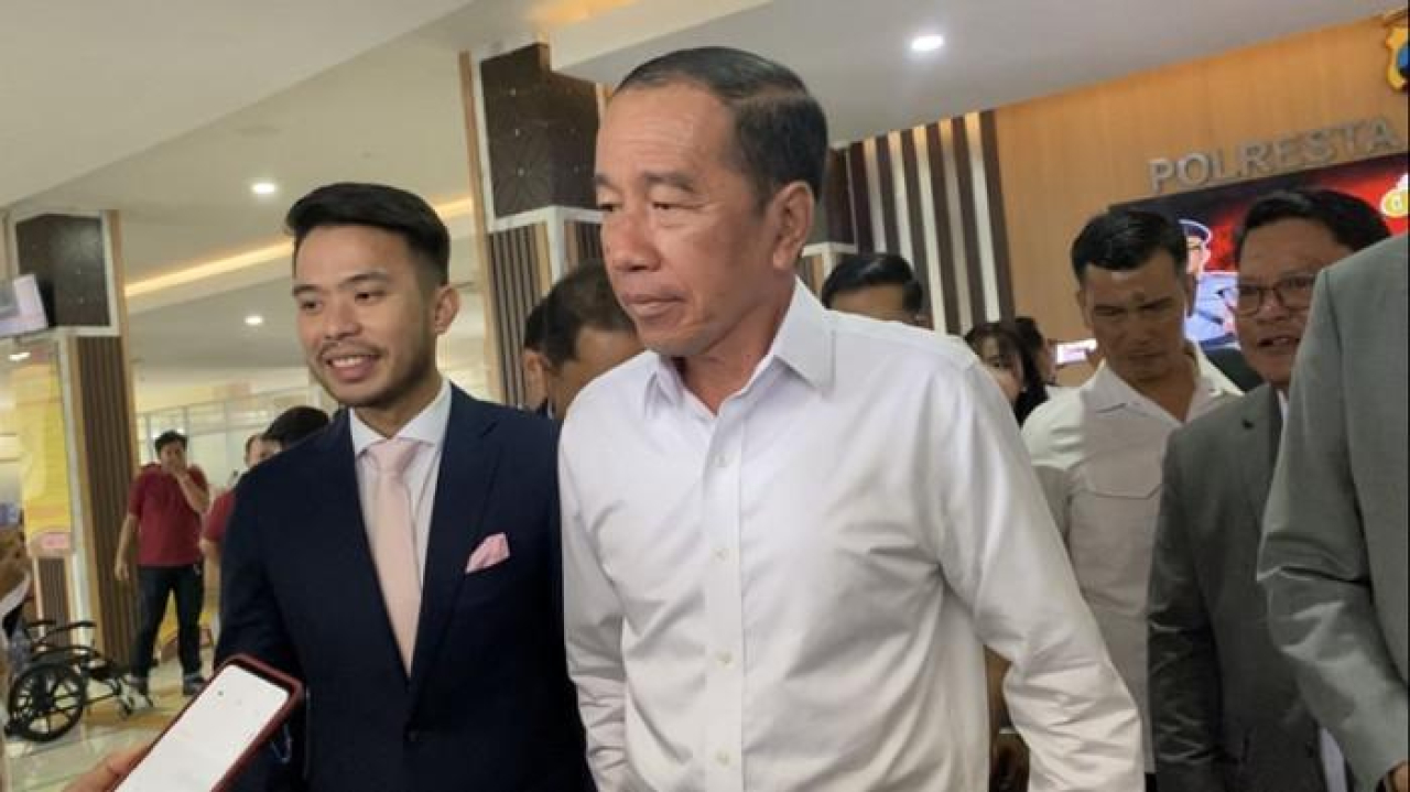 Momen Joko Widodo saat menghadiri pemeriksaan terkait kasus ijazah palsu di Polresta Solo, Rabu (23/7/2025).