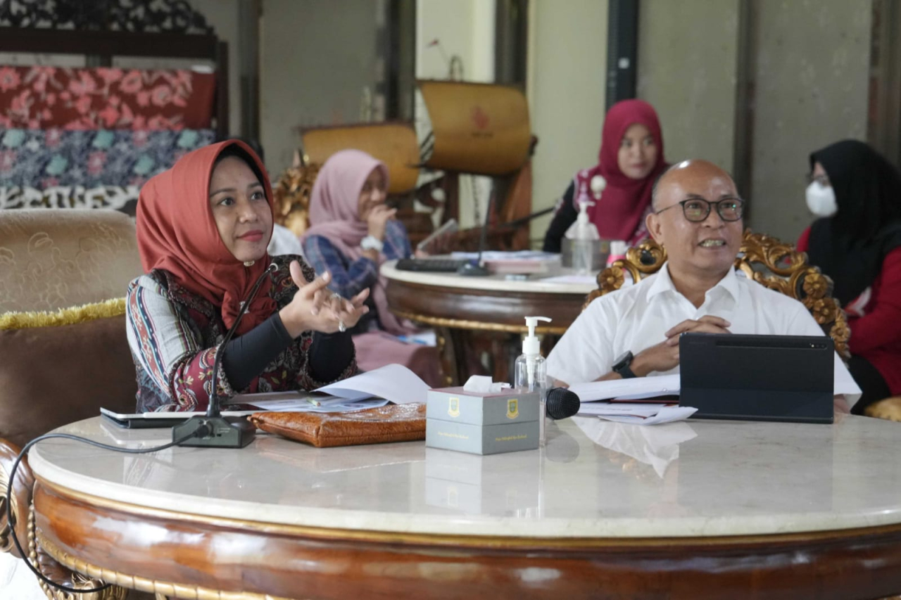 Kepala Bapperida Kota Mojokerto Agung Moeljono saat menghadiri acara bersama Walikota Mojokerto Ika Puspitasari. SP/Dwy AS