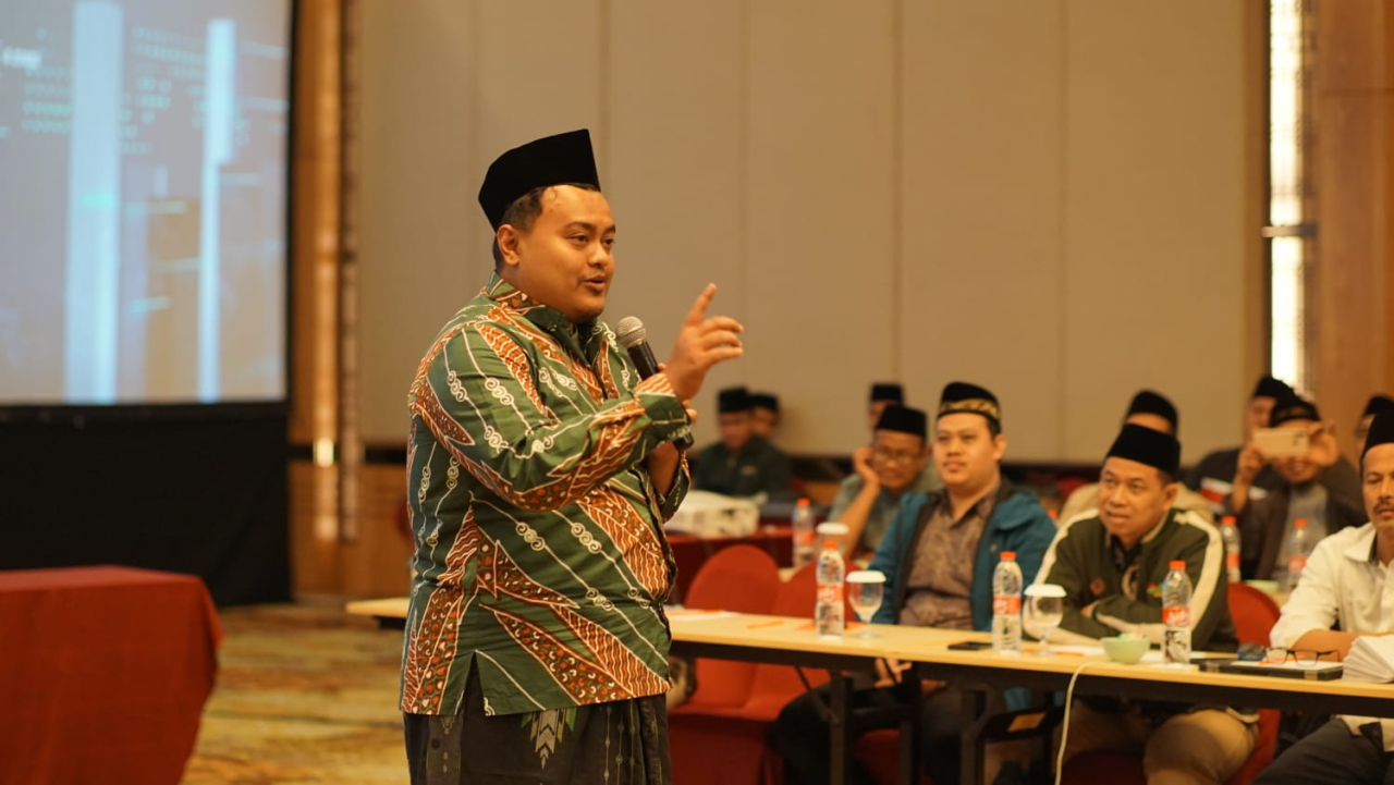 Gus Murrobi Binnur ketua Yayasan Pondok Pesantren Sunan Drajat, saat menyampaikan pemaparan dan harapannya kepada pengurus YPPSD untuk kemajuan pondok ke depannya. SP/MUHAJIRIN