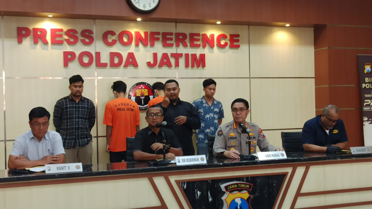 Polda Jatim merilis kasus pemerasan yang menimpa Kadisdik Jatim. SP/Achmad Adi
