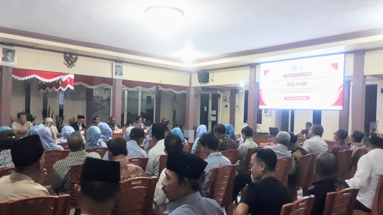 MusrembangDes yang di gelar di pendopo Bali desa Pilang Jumat (08/08/2025) malam . Di hadiri oleh Kepala Desa Pilang, Kasipemerintahan Kecamatan wonoayu. SP/ HIKMAH