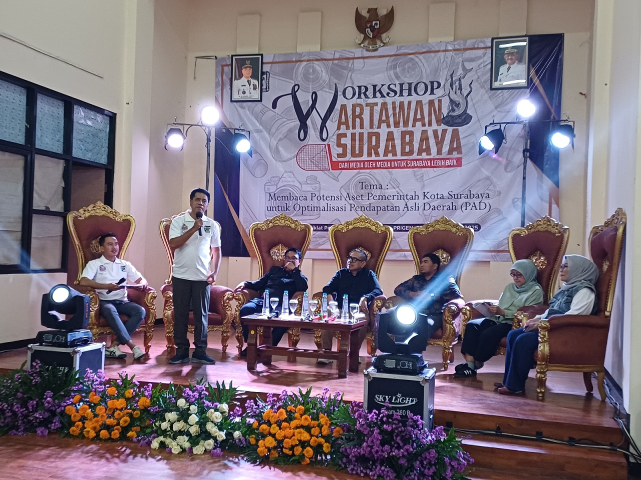 Suasa Workshop Wartawan di Gedung diklat Pemkot Surabaya di Jl. Raya Prambon, Prigen, Pasuruan.