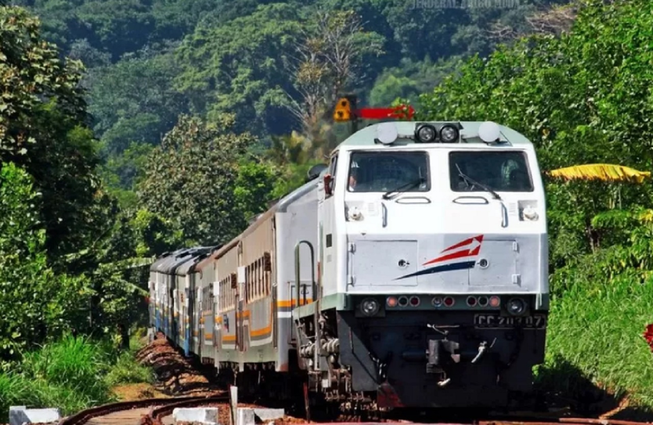 Ilustrasi: Perjalanan KA Mutiara Timur menuju Stasiun Jember. SP/ JBR
