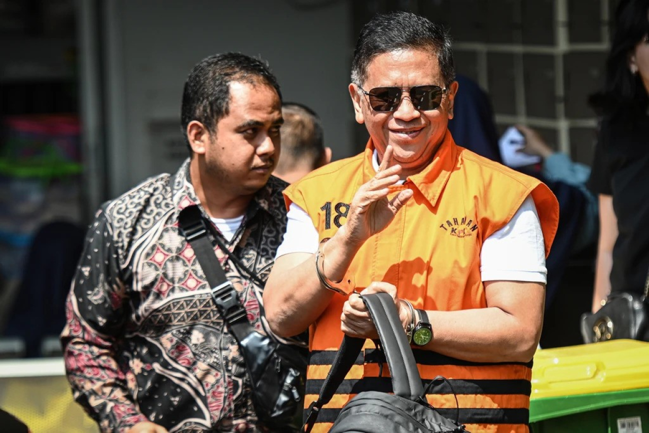 Ekspresi Hasto Kristiyanto, usai mendengar mendapat amnesti dari Presiden Prabowo Subianto. Ini terlihat ekspresi setelah dirinya menjalani perawatan dari luar Rutan KPK.