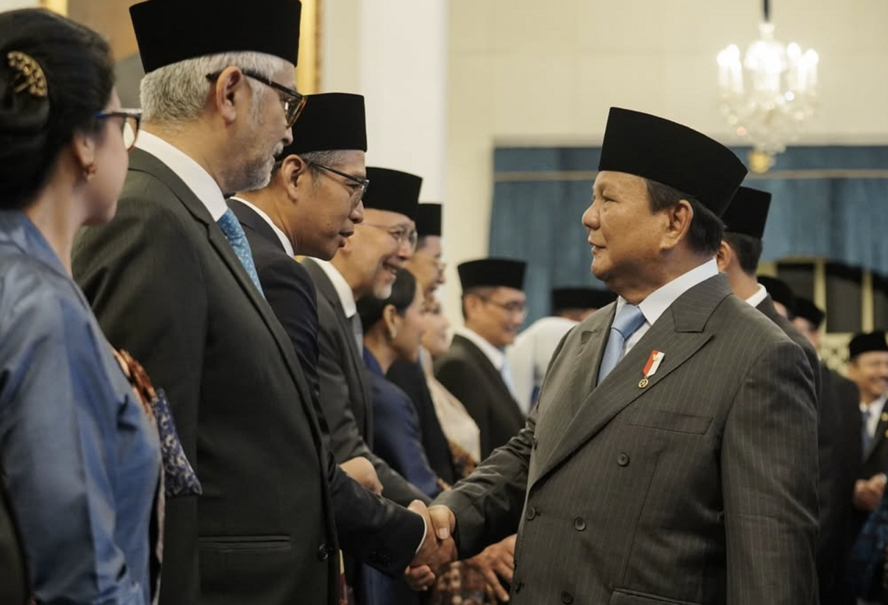 Presiden Prabowo Subianto menganugerahkan ke beberapa tokoh di Indonesia, seperti Bintang Mahaputera Utama Adipradana, salah satunya kepada Penasehat Presiden RI Bidang Kesehatan, Letnan Jenderal TNI (Purn) Prof Dr dr Terawan Agus Putranto SpRad atau akra