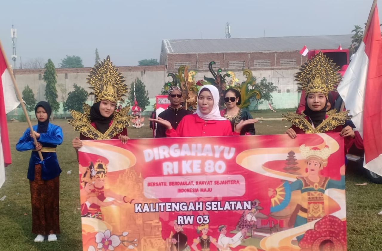 Kepala Desa Kalitengah H.Afandi Berangkatkan Ribuan Peserta Karnaval dan Jalan Sehat Dalam Rangka Peringatan HUT RI ke-80, Minggu (24/8/2025). SP/ HIKMAH