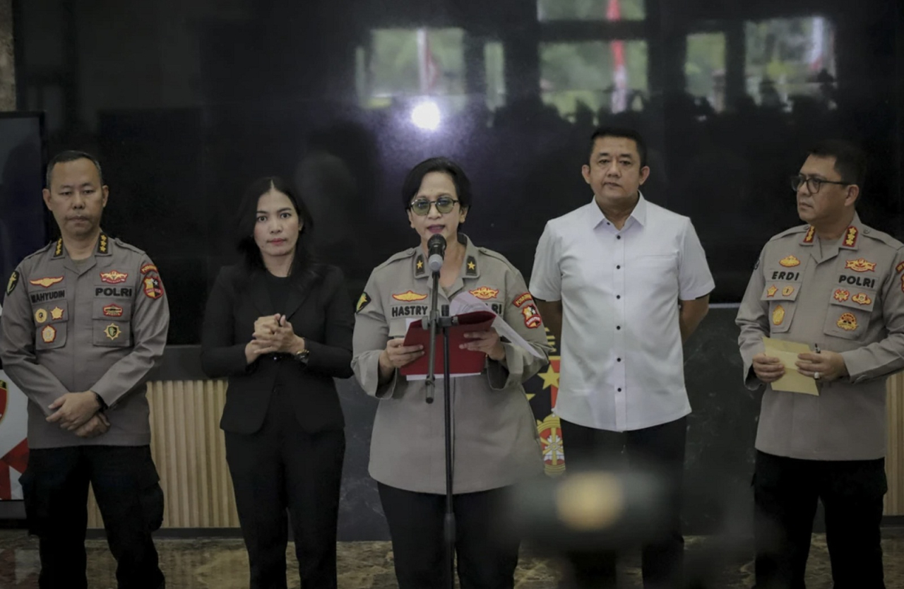 Bareskrim Polri mengumumkan hasil tes DNA Ridwan Kamil (RK) dan Lisa Mariana serta seorang anak berinisial CA saat konferensi pers di Bareskrim Polri, Jakarta, Rabu (20/7).