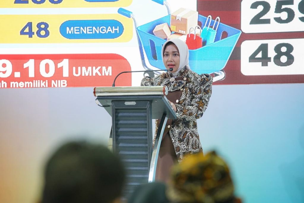Wali Kota Mojokerto, Ika Puspitasari saat melakukan paparan “City of Charm” dalam ajang K-UKM Expo 2025 Jawa Timur